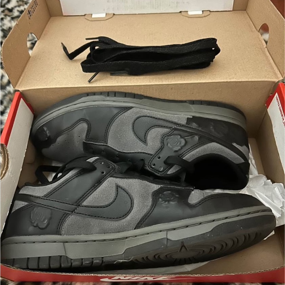 Nike Women's Shoes in Black and Gray